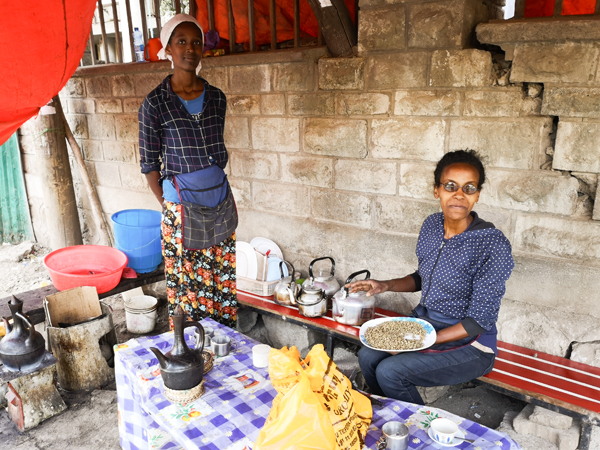 コーヒーの香りに会話も弾む_3