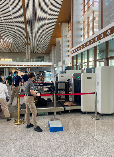 ビエンチャン駅内のセキュリティチェック＝８月28日（筆者提供）